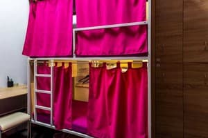 Хостел 777 метро Дарница. Место в женском 10-местном номере 1,2 ярус 1