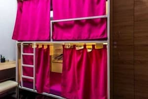 Хостел 777 метро Дарница. Место в женском 10-местном номере 3 ярус 1