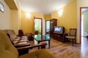 Квартира Абсолют ул. Бассейная, 7. Апартаменты 6-местный трехкомнатные 1