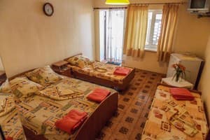 Мини-отель АкунаМатата. Стандарт 4-местный  четырехместный номер 6