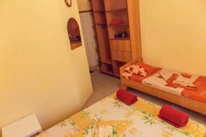 Мини-отель АкунаМатата. Стандартный трехместный номер 2