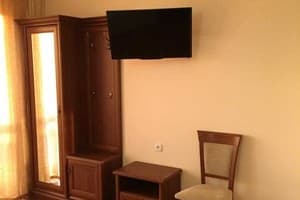 Мини-отель Алладин. Стандарт 4-местный с балконом 1