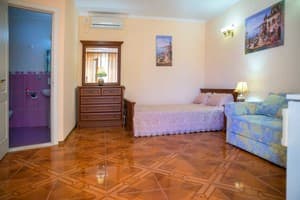 Мини-отель Алладин. Стандарт 4-местный с балконом 2