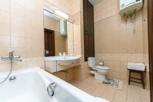 Квартира Almateya. Апартаменты 4-местный Крещатик 23 9