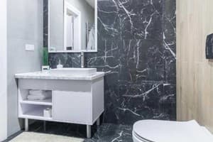 Апарт-отель Amsterdam Lviv Apartments. Люкс 4-местный с террасой 11