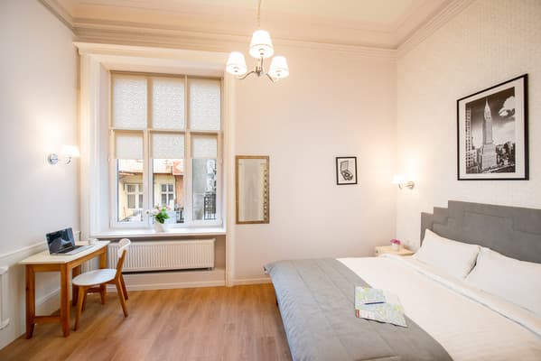 Art Deco Central Rooms 11