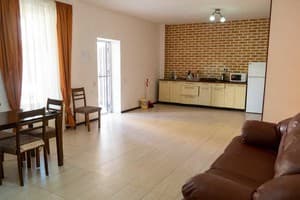 Мини-отель Астарта. Апартаменты 6-местный с террасой 10