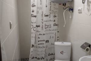 Отель Avino Apart Hotel. Место в женском 6-местном номере с собственным санузлом 2