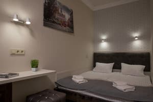 Мини-отель Барви Львова. Стандарт 4-местный с балконом 2