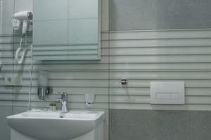 Мини-отель Барви Львова. Стандарт трехместный с двумя отдельными кроватями и балконом 6