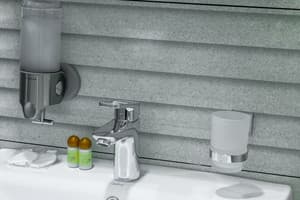 Мини-отель Барви Львова. Стандарт трехместный с двумя отдельными кроватями и балконом 5