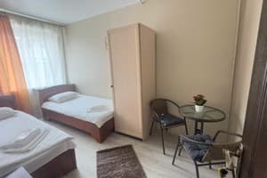 Біля Замку 32