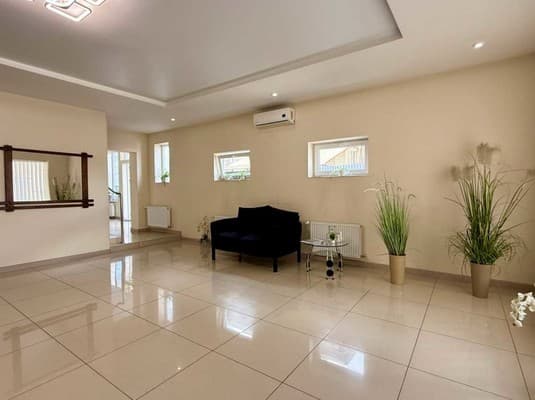Bloom Hotel 3