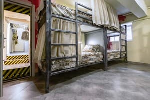 Хостел Bunker Hostel. Место в женском 8-местном номере  1