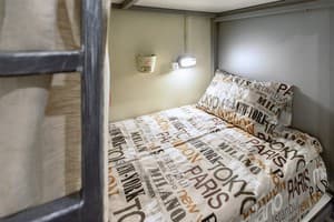 Хостел Bunker Hostel. Место в женском 8-местном номере  2