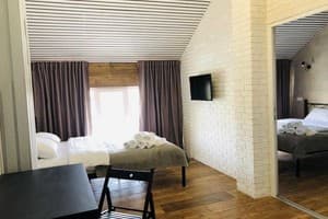 Отель Captain Hotel. Люкс 4-местный з балконом (двухкомнатный) 1