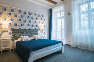 Отель Central Hotel. Полулюкс двухместный  с балконом 2