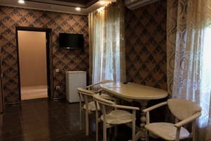 Отель Центральная усадьба. Люкс 4-местный  7