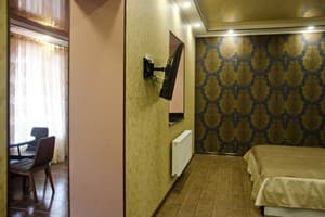 Отель Центральная усадьба. Люкс 4-местный  2