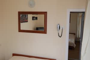 Гостиный двор Черноморский 18. Люкс 4-местный с балконом 2