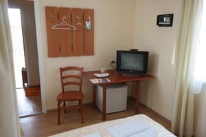 Гостиный двор Черноморский 18. Люкс 4-местный с балконом 3