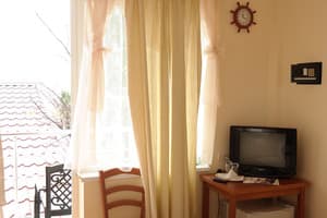 Гостиный двор Черноморский 18. Люкс 4-местный с балконом 4