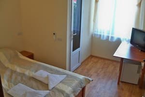 Гостиный двор Черноморский 18. Стандарт 4-местный  с общей террасой 4