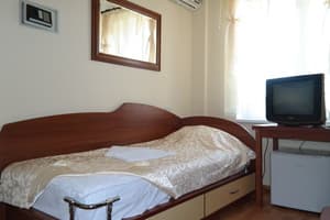 Гостиный двор Черноморский 18. Стандарт трехместный  3