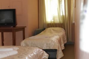 Гостиный двор Черноморский 18. Стандарт трехместный  с общей террасой 3