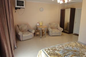 Мини-отель Черноморский. Люкс 4-местный Однокомнатный  (5-этажный корпус) 8,12  1