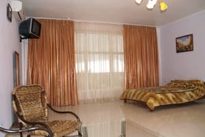 Мини-отель Черноморский. Стандарт 4-местный Двухкомнатный (5-этажный корпус)№ 13,15 2