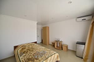 Мини-отель Черноморский. Стандарт трехместный Однокомнатный  (3-этажный корпус) 2