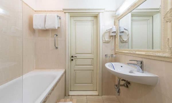 Corona Hotel&Apartments  16