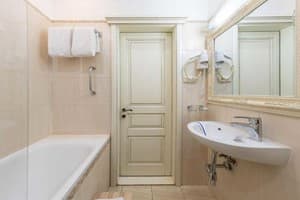 Corona Hotel&Apartments  16