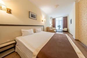 Corona Hotel&Apartments  1