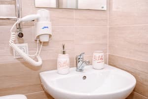 Хостел Cossacks Hostel. Эконом двухместный №7 без окна 4