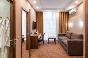 Отель Crystal Hotel. Полулюкс 4-местный Полулюкс 1