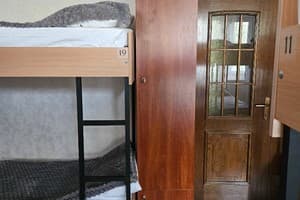 Хостел De Maris. Место в общем 10-местном номере  5