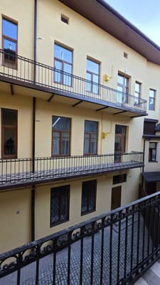 DeMar Apart Central 9