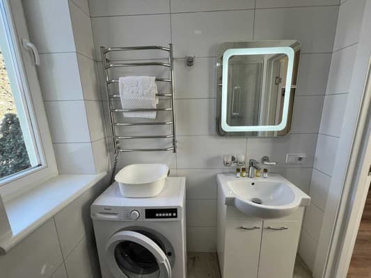 DeMar Apart Central 4