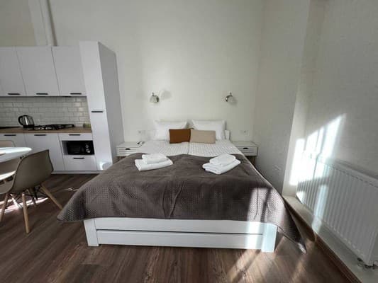 DeMar Apart Central 6