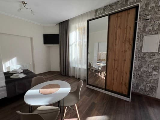 DeMar Apart Central 7