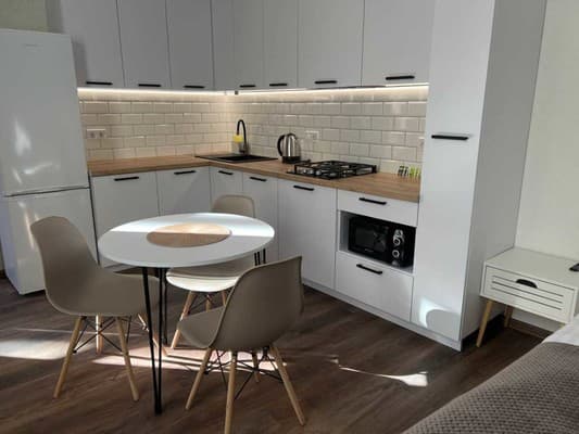 DeMar Apart Central 18