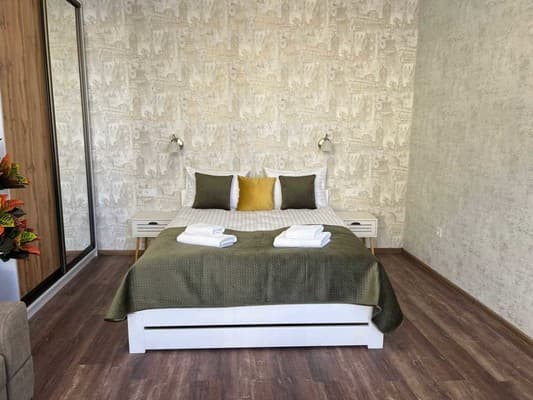 DeMar Apart Central 16