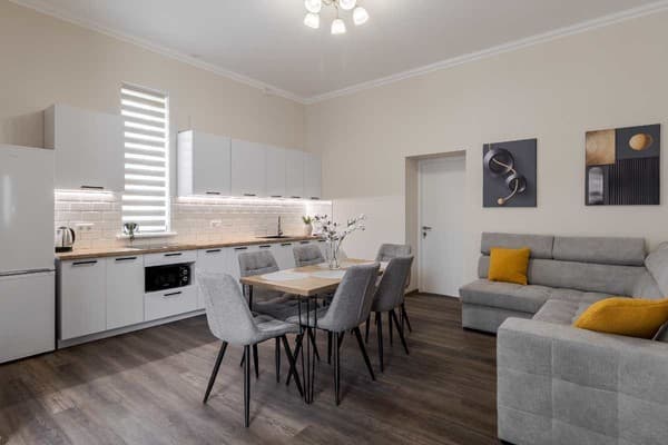 DeMar Apart Central 37