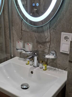 DeMar Apart Vakarchuka 8