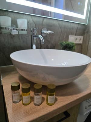 DeMar Apart Vakarchuka 9