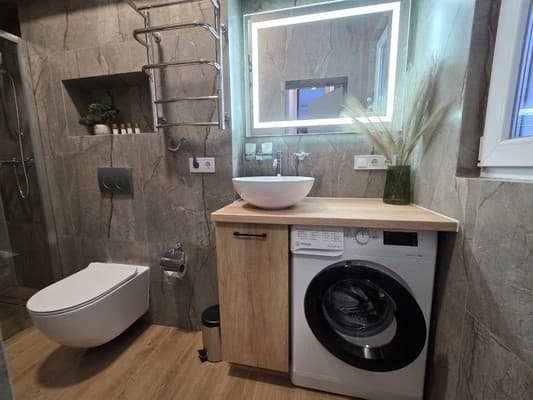 DeMar Apart Vakarchuka 12