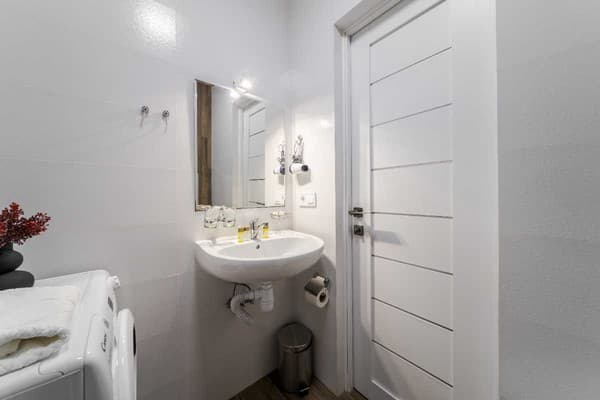 DeMar Apart Zamknena 10