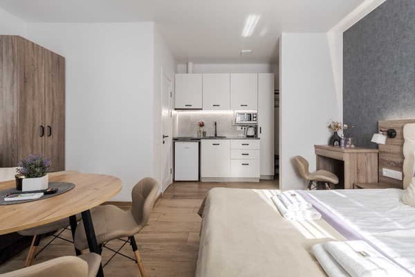 DeMarApart Violet 16